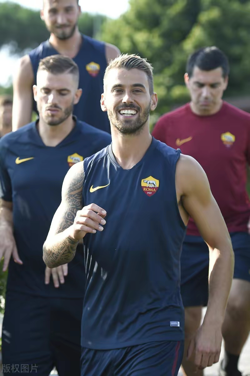 包含欧篮联倒计时，罗马关键战防线松动，细节引发关注，态度坚定，赛程密集仍需轮换的词条