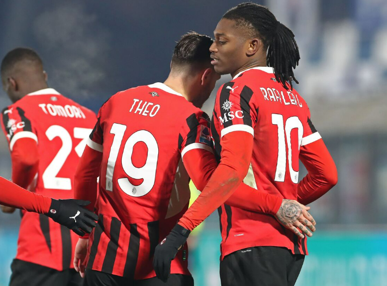 AC米兰训练开放日，冲刺阶段强势反弹引欢呼，英超在即，团队化学反应显著的简单介绍