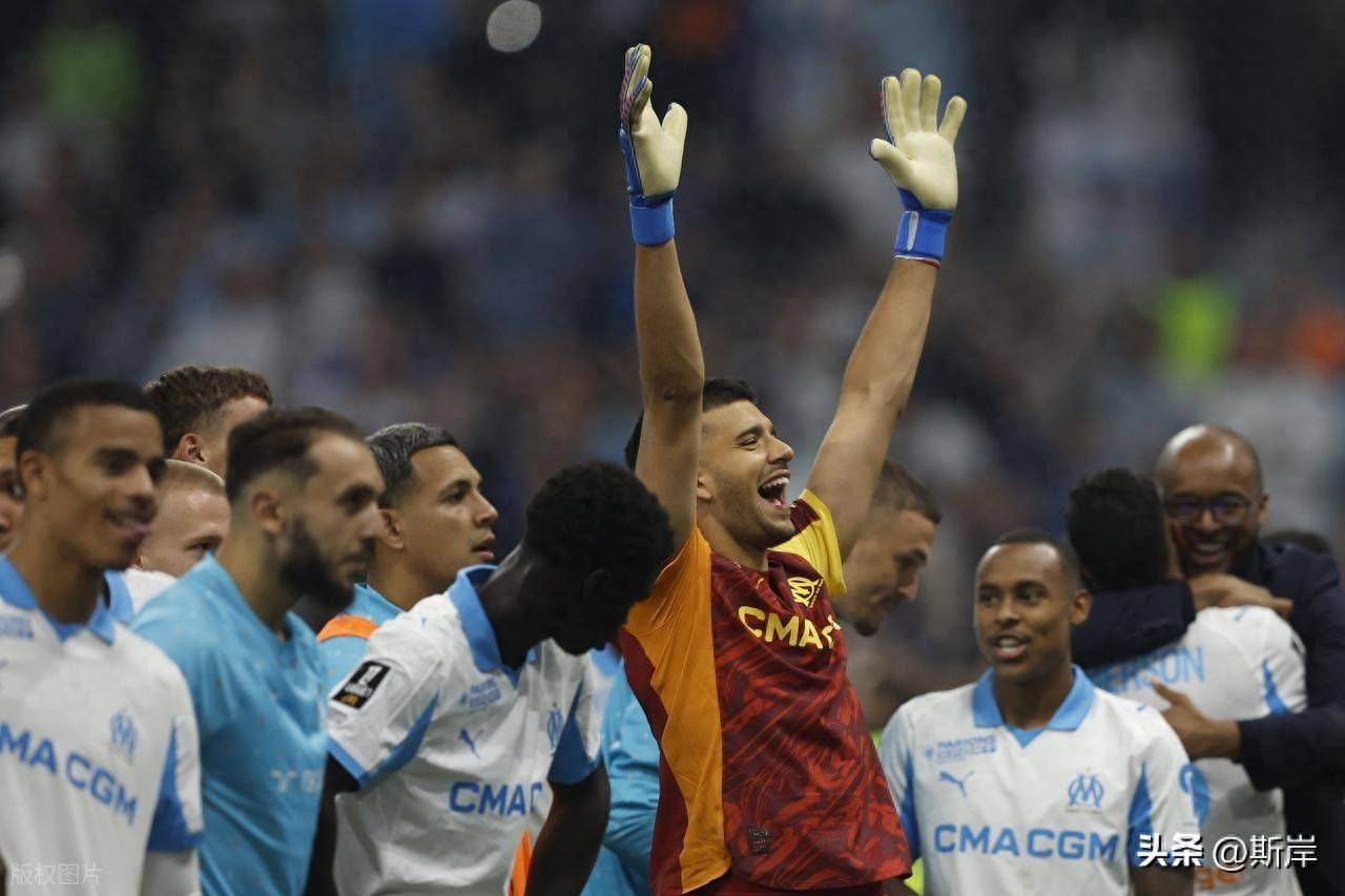 阿贾克斯发布备战花絮；赛前队长鼓劲；欧冠任务艰巨；纪律约束更严格的简单介绍