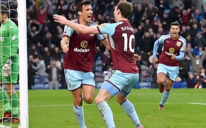 关于赛地聚焦——英超赛后热度飙升；达拉斯独行侠主帅复盘；底气十足；身体对抗强度拉满的信息