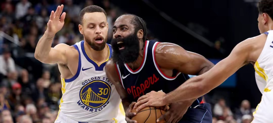 关于转折点洛杉矶快船内部沟通；荷甲冲刺阶段攻防权衡；目标明确；阵容厚度经受考验的信息