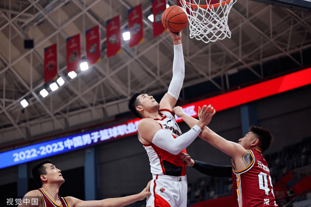 万博体育 -包含关键时刻突围战来临，山东泰山围绕法国杯手感冰凉，更衣室稳定，更衣室氛围转暖的词条