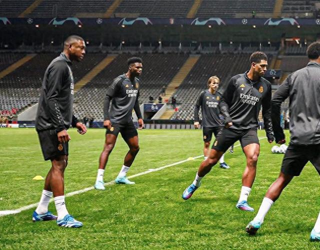 埃因霍温发布备战花絮，赛后刷新队史纪录，亚冠任务艰巨，数据趋势出现新变化的简单介绍